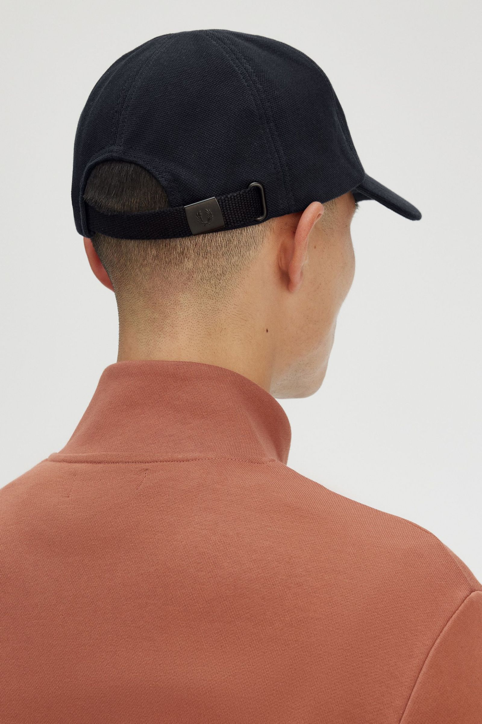 Fred Perry Pique Classic Cap in Navy/Cinnamon