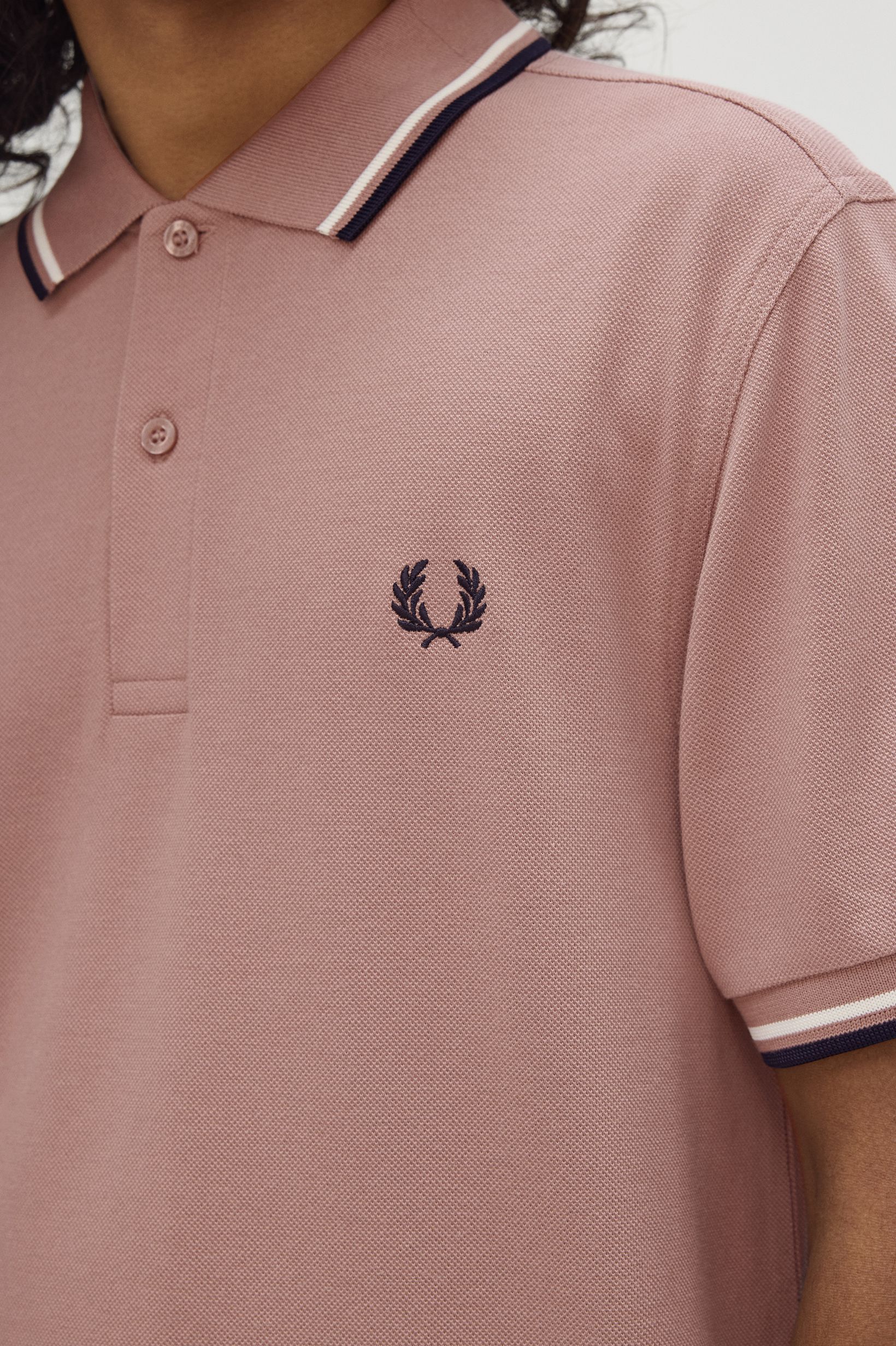 Fred Perry  Twin Tipped Poloshirt M3600 in Dark Pink/Ecru/Navy