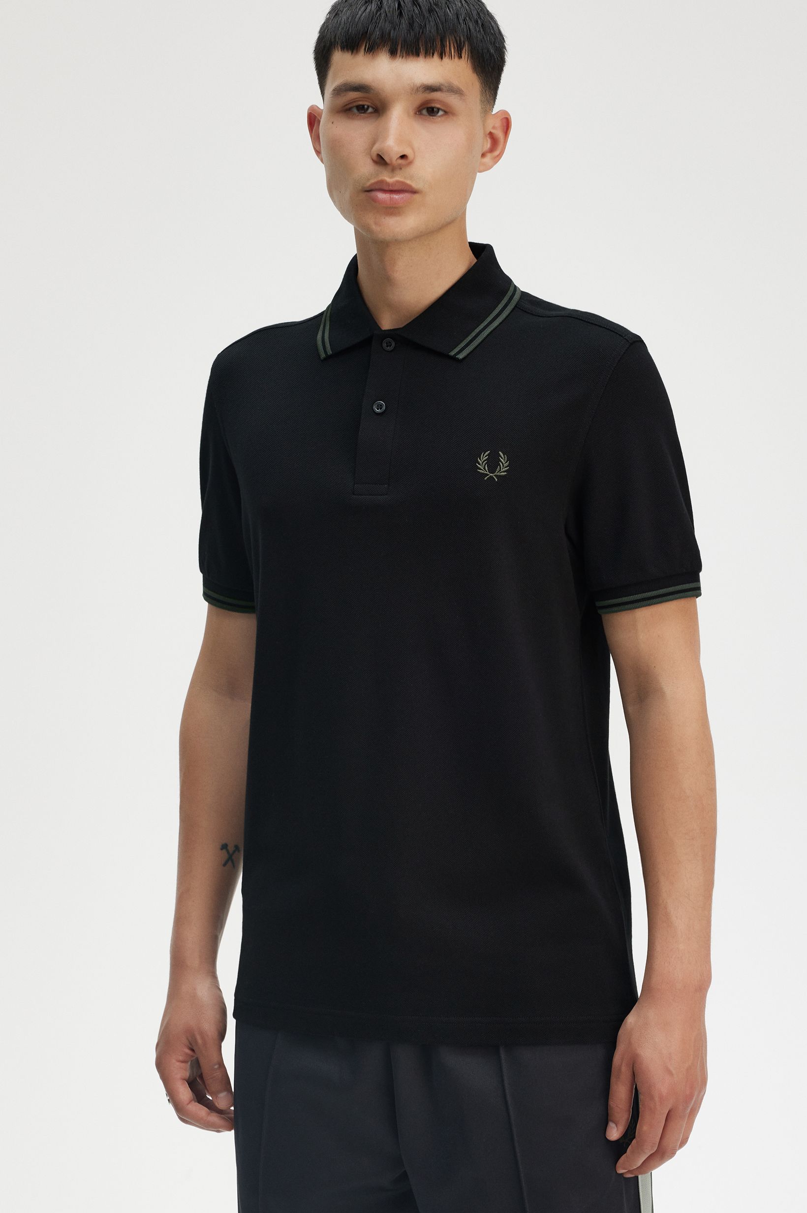 Fred Perry Twin Tipped Poloshirt M3600 in Black/Green