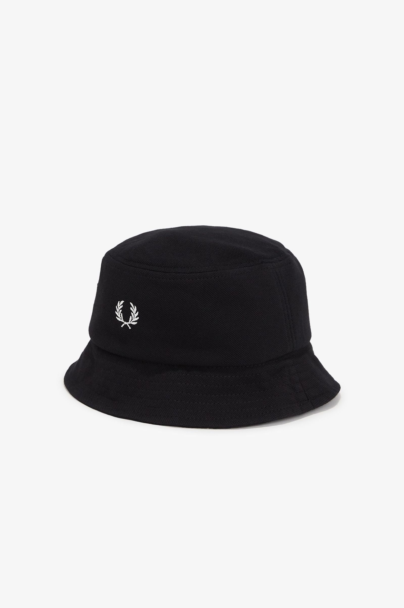 Fred Perry Classic Pique Buckethead in Black/Snowwhite 