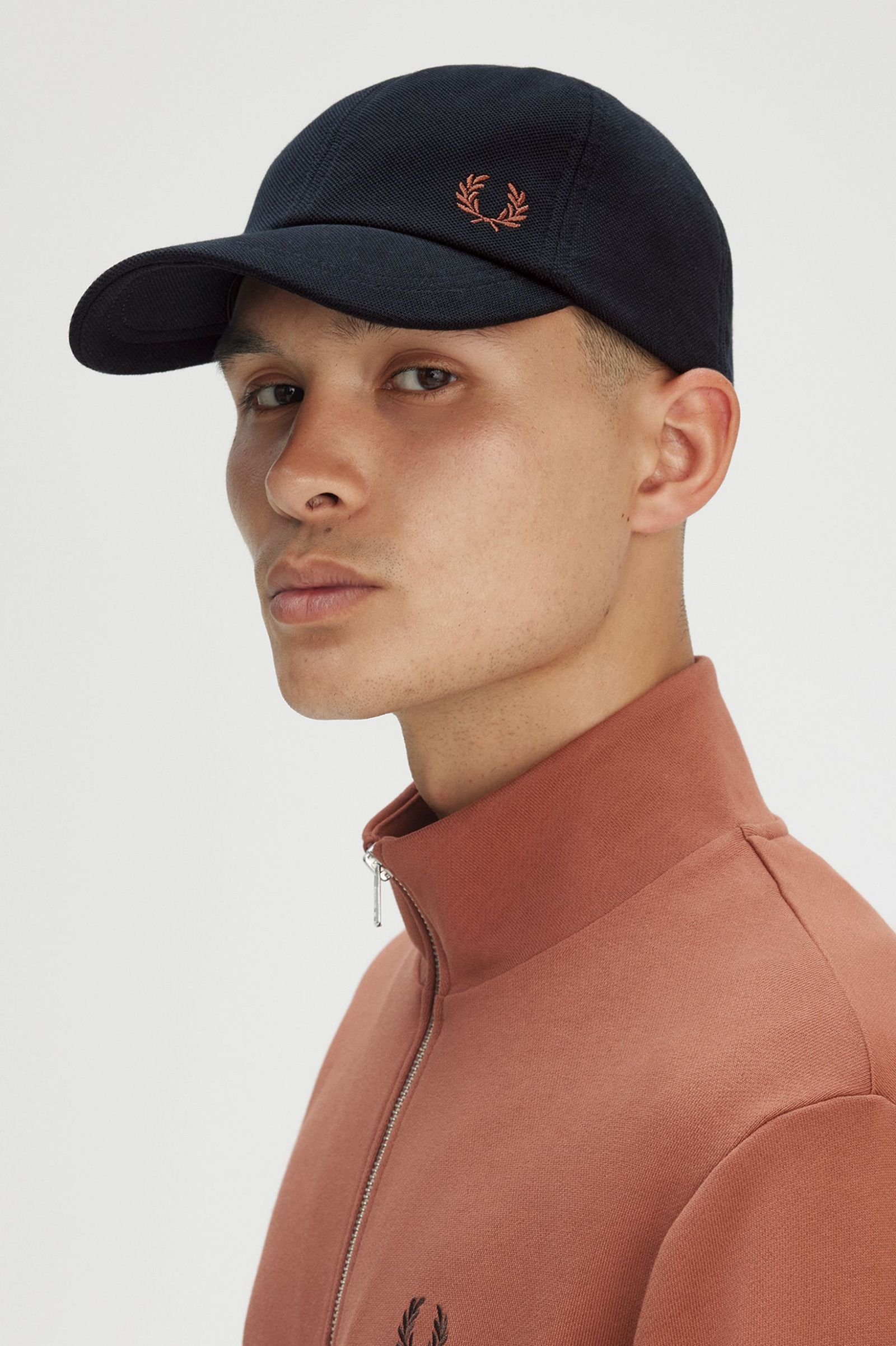 Fred Perry Pique Classic Cap in Navy/Cinnamon