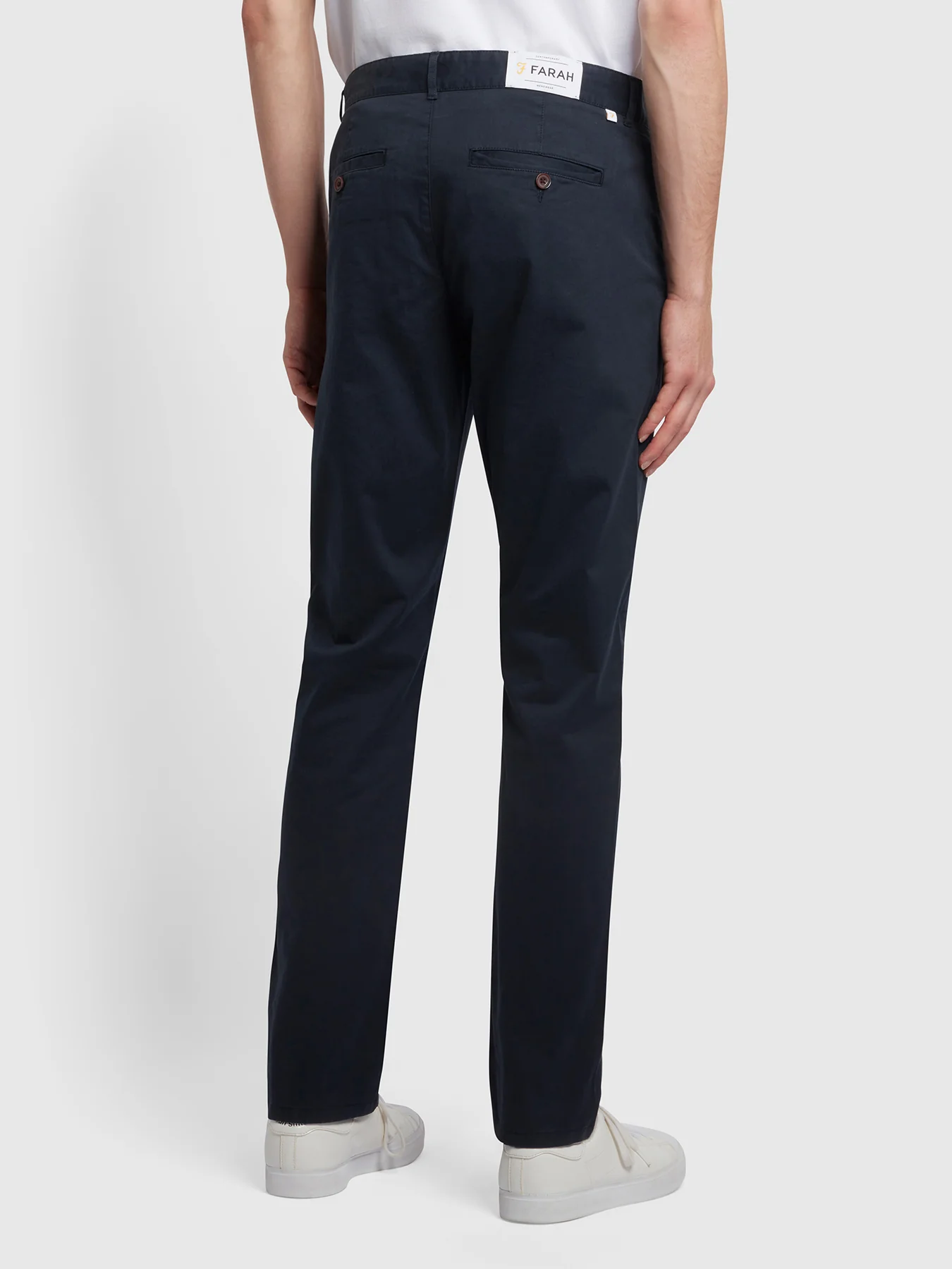 Farah Elm Regular Fit Bio-Baumwoll-Twill-Chinos in True Navy 