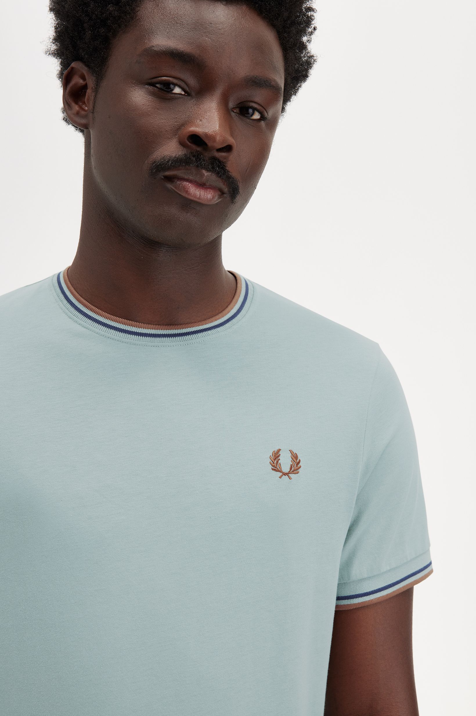 Fred Perry Twin Tipped T-Shirt in Silverblue/Tennisblue/Cinnamon