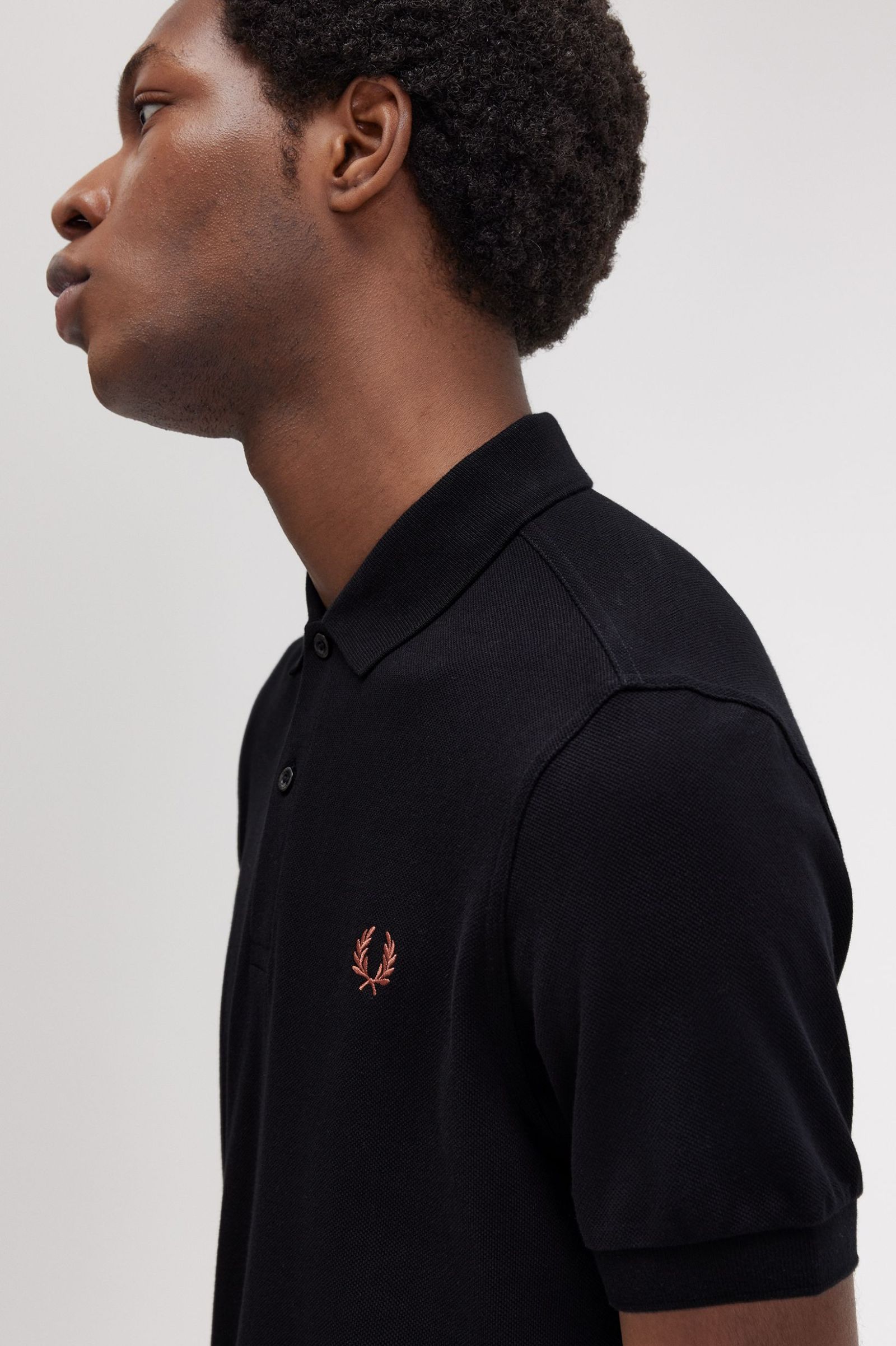 Fred Perry The Fred Perry Shirt M6000 in Black/Whisky Brown