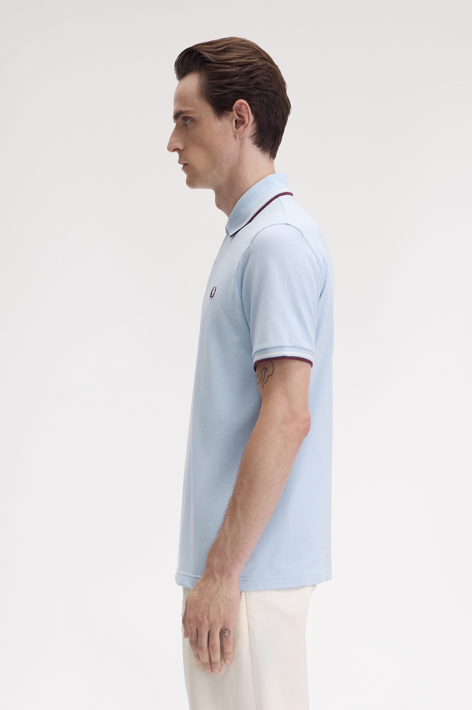 Fred Perry Made in England Twin Tipped Poloshirt M12 in Light Smoke/Ecru/Oxbloode