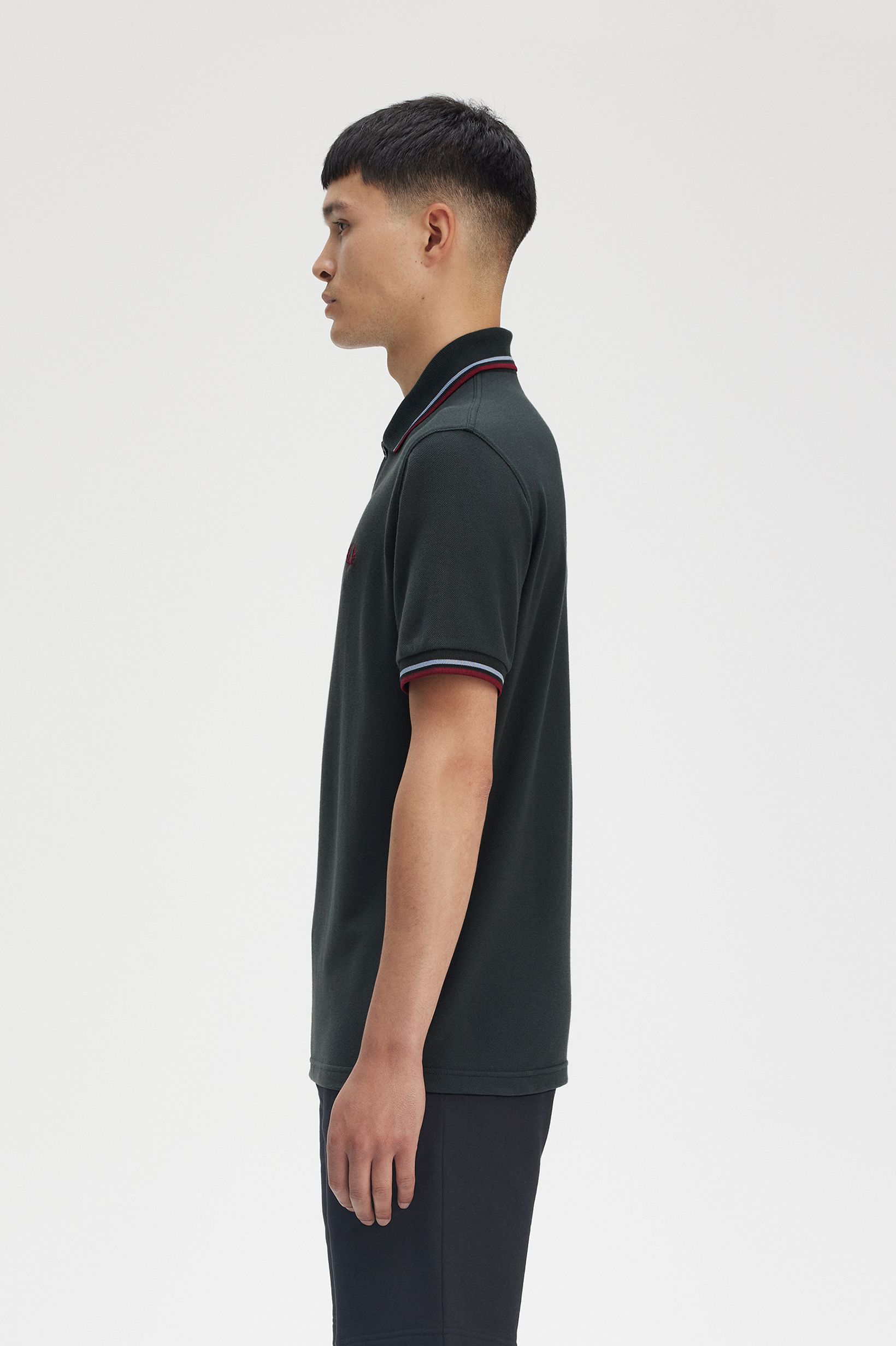 Fred Perry Made in England Twin Tipped Poloshirt M12 in Nightgreen/Light Smoke/Burnet Red