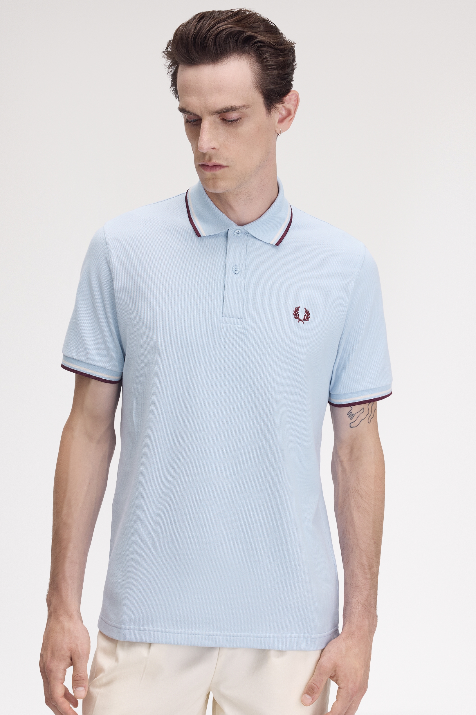 Fred Perry Made in England Twin Tipped Poloshirt M12 in Light Smoke/Ecru/Oxbloode