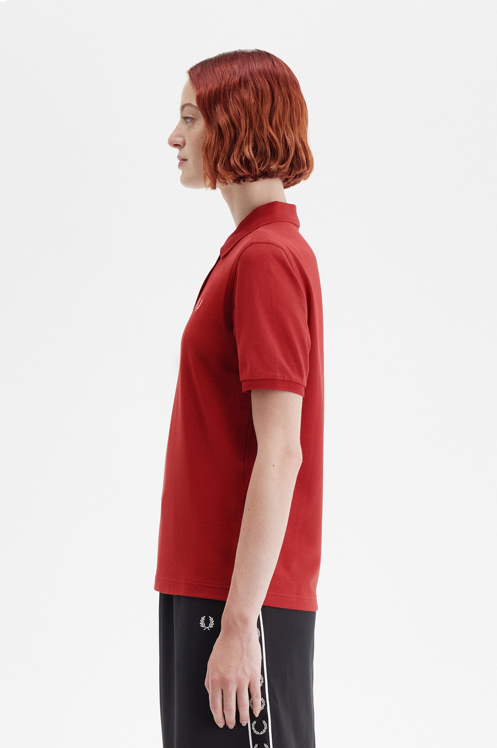 Fred Perry Damen Poloshirt in Burnet Red/Pitty Pink