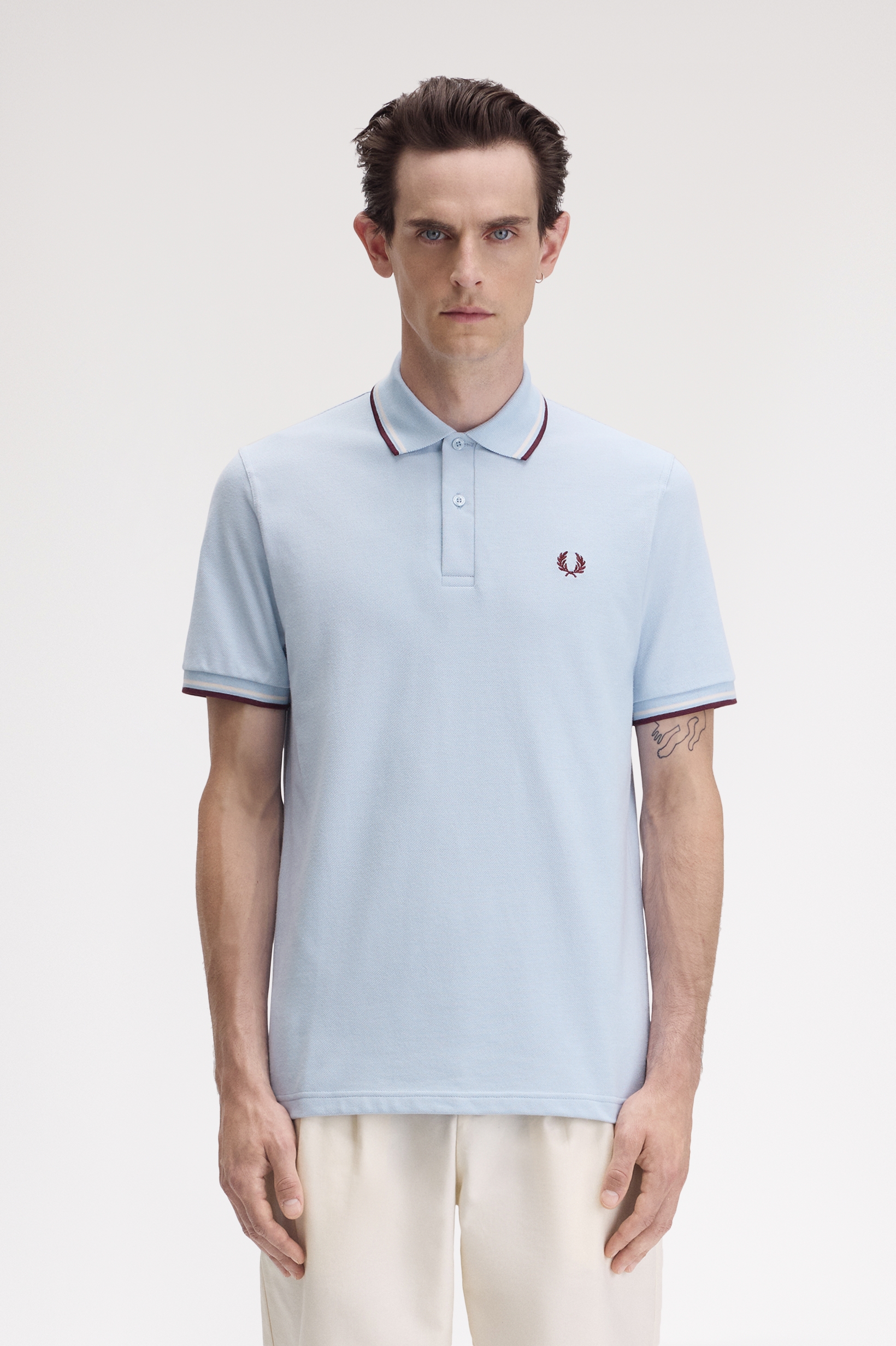 Fred Perry Made in England Twin Tipped Poloshirt M12 in Light Smoke/Ecru/Oxbloode