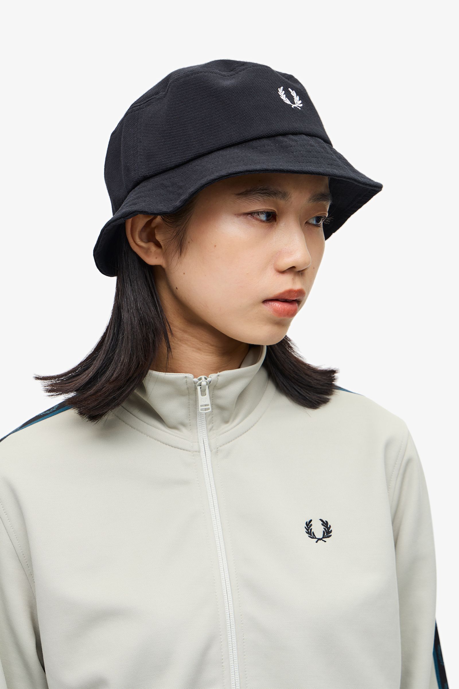 Fred Perry Classic Pique Buckethead in Black/Snowwhite 